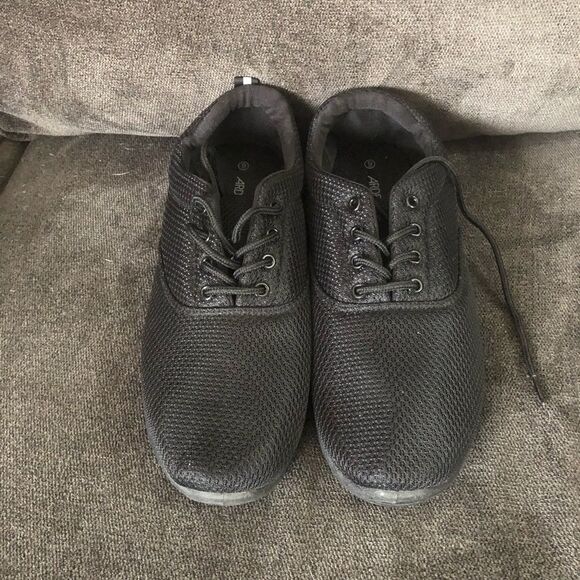 Ardene NWOT Size 9 Black Running Shoes - Picture 1 of 5